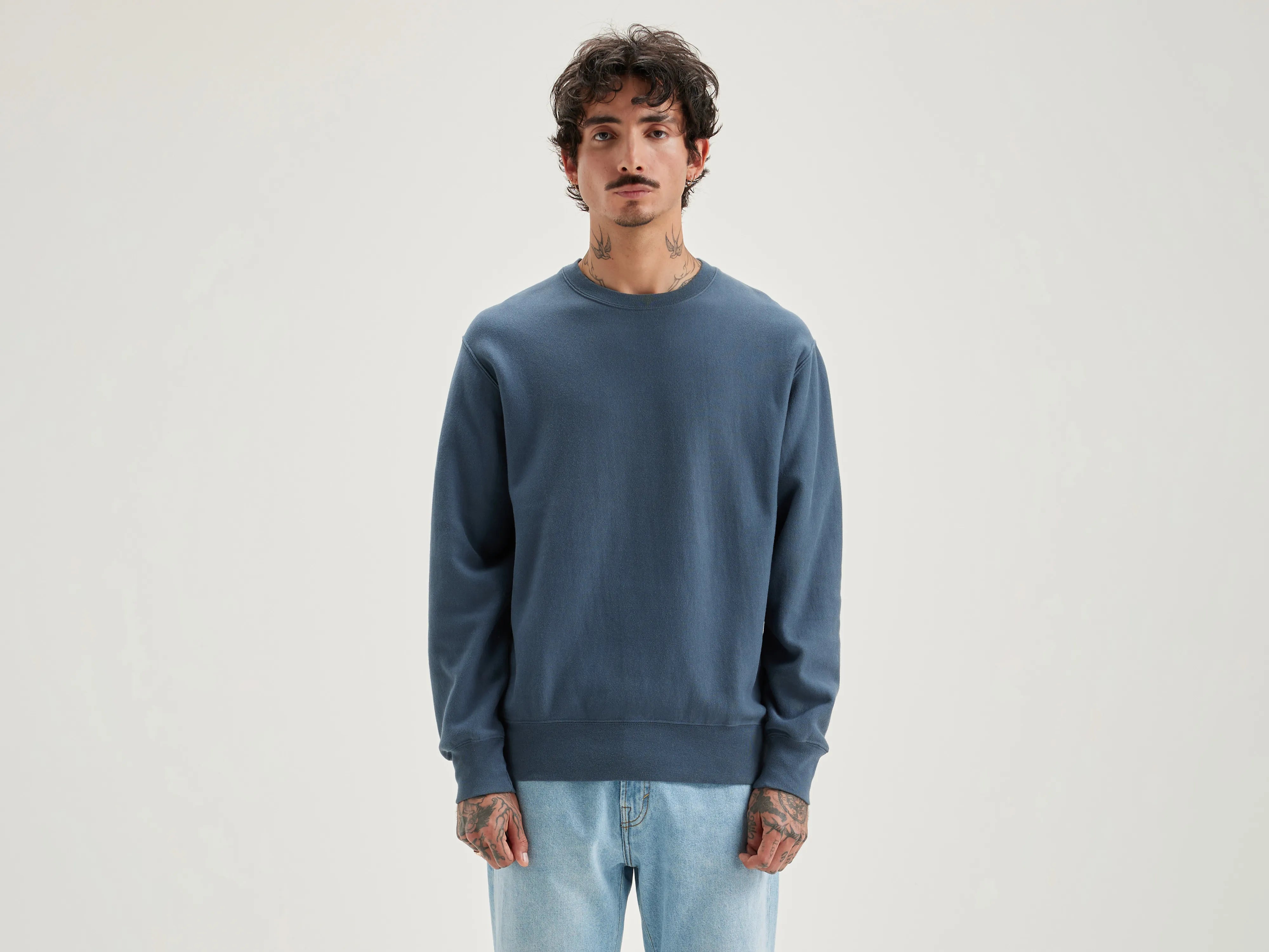 Retro - style men sweatshirt inspired by the 80sPullover Men Sweatshirt with a Cozy and Comfortable FeelFlake crew-neck sweatshirt (242 / M / DOVE) Retro - style men sweatshirt inspired by the 80sPullover Men Sweatshirt with a Cozy and Comfortable FeelFlake crew-neck sweatshirt (242 / M / DOVE)