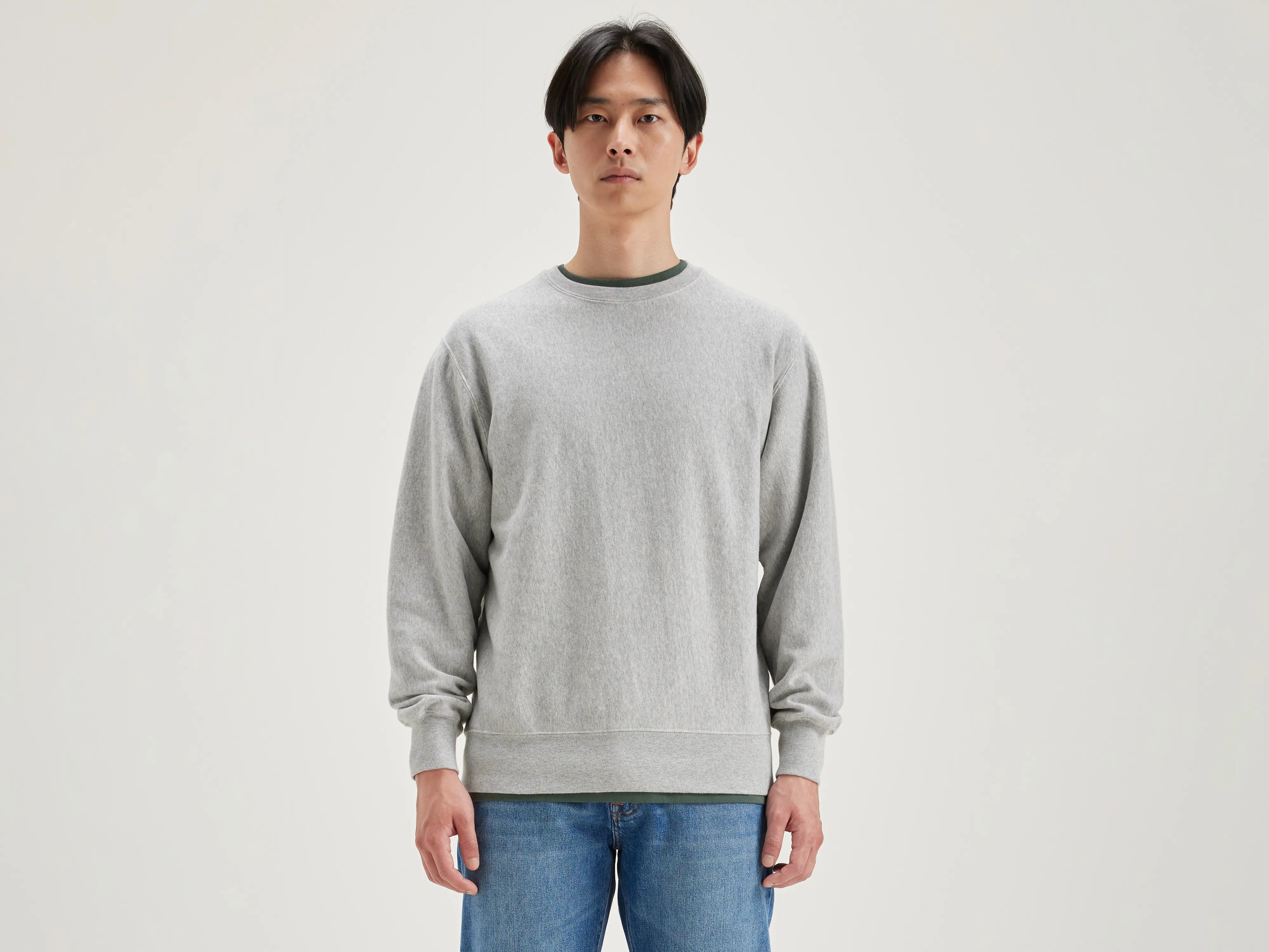 V - neck men sweatshirt for a unique lookLong - Length Men Sweatshirt for a Trendy and Layered LookFlake crew-neck sweatshirt (242 / M / H. GREY) V - neck men sweatshirt for a unique lookLong - Length Men Sweatshirt for a Trendy and Layered LookFlake crew-neck sweatshirt (242 / M / H. GREY)