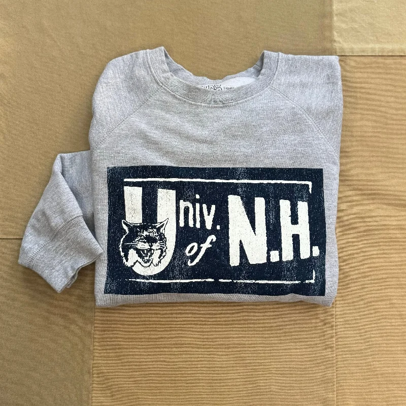 Organic cotton men sweatshirt for eco - conscious buyersZip - Front Men Sweatshirt for Easy On - and - OffUNH Vintage Wildcat Crewneck Organic cotton men sweatshirt for eco - conscious buyersZip - Front Men Sweatshirt for Easy On - and - OffUNH Vintage Wildcat Crewneck