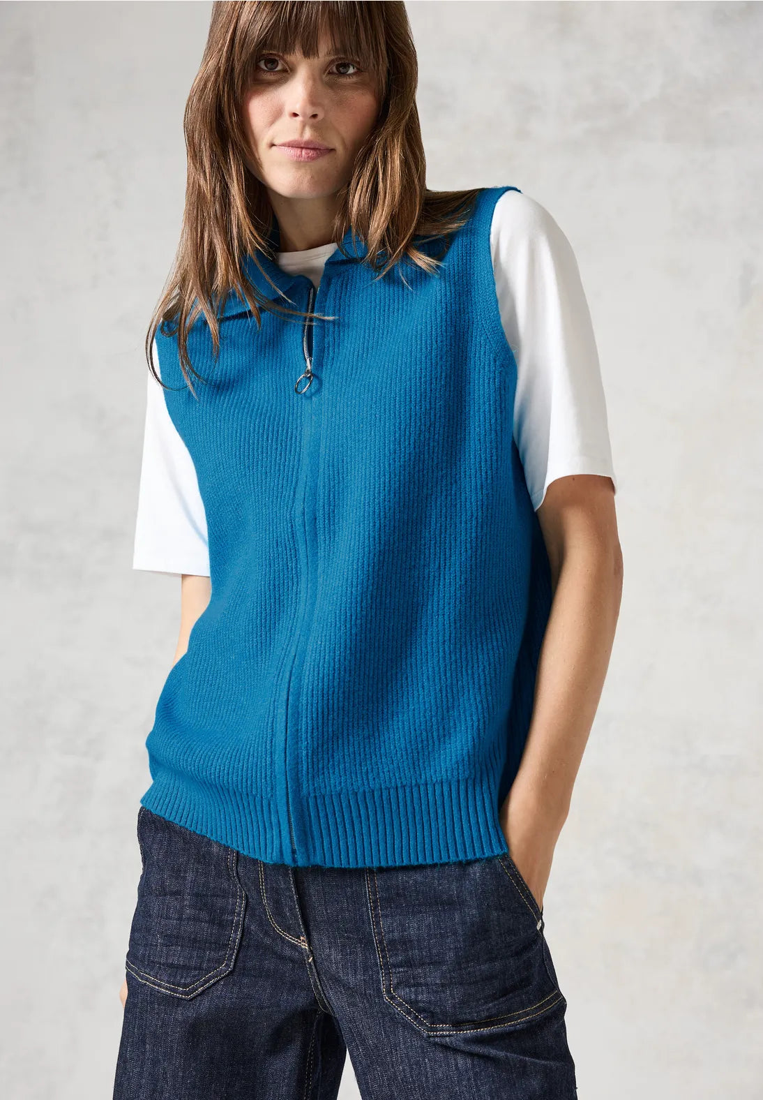 Cecil Sleeveless knit with collar and full zip. Navy or Aqua Blue 253834