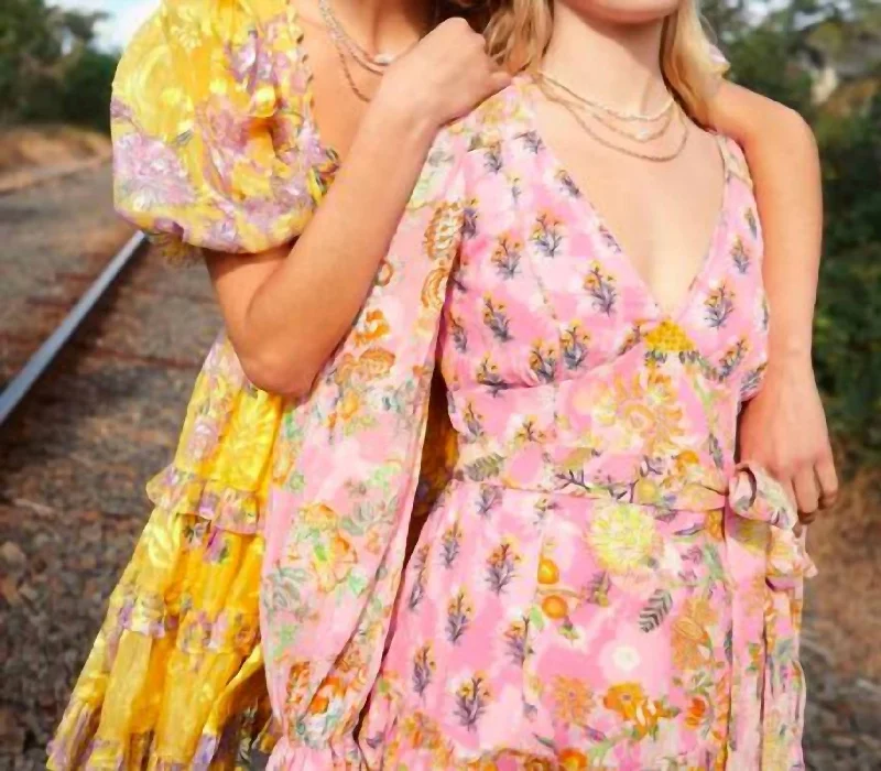 Ball Gown Women Dress with a Full Skirt for a Princess - like Look Ball Gown Women Dress with a Full Skirt for a Princess - like Look Dhea Short Dress With Belt In Canary Yellow And Taffy