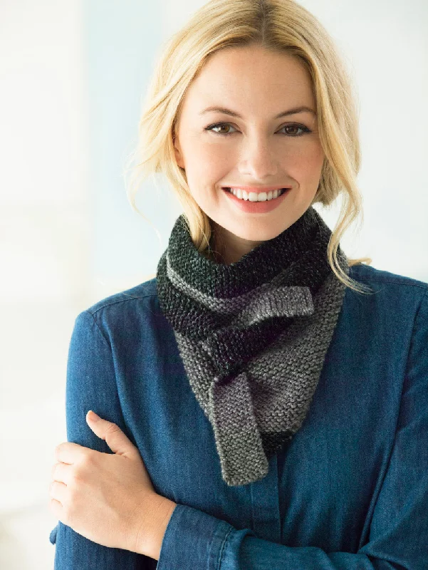 Scarf with a metallic thread for a touch of glamourColor Tipped Triangle Scarf (Knit) Scarf with a metallic thread for a touch of glamourColor Tipped Triangle Scarf (Knit)
