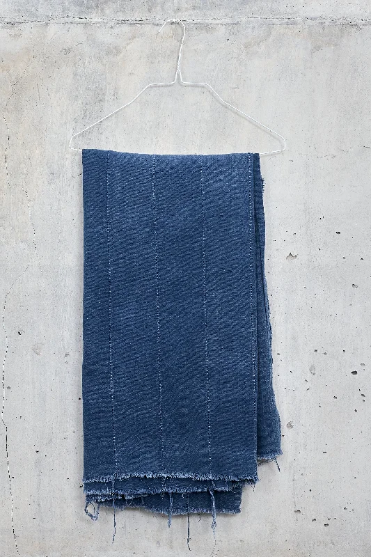 Striped scarf in contrasting colors for a classic and versatile lookMACAN [flow] - 100% linen scarf