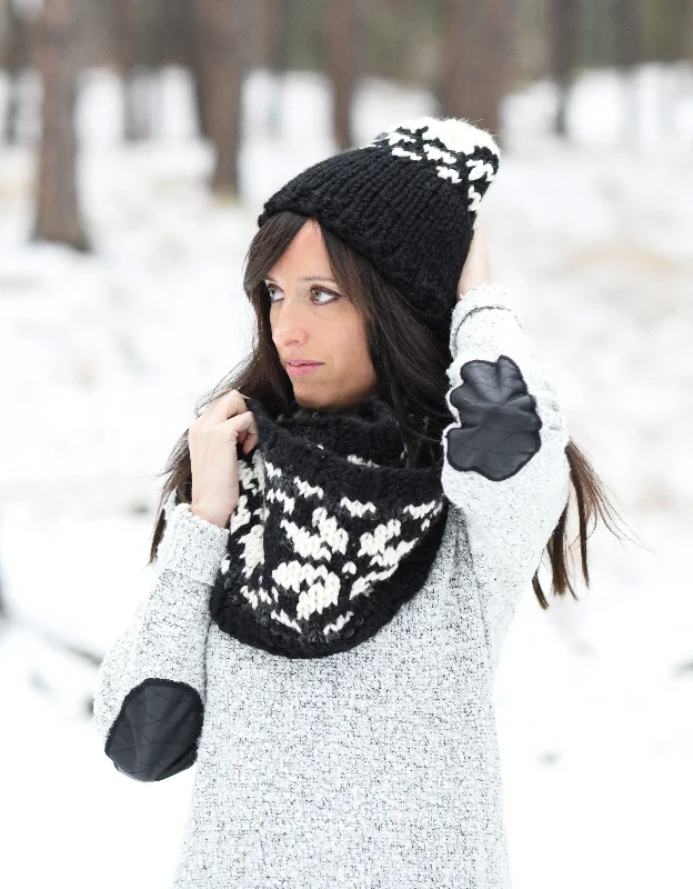 Knit scarf in chunky yarn for a cozy winter accessoryKnit Kit - Scandinavian Knit Hat and Scarf Set Knit scarf in chunky yarn for a cozy winter accessoryKnit Kit - Scandinavian Knit Hat and Scarf Set