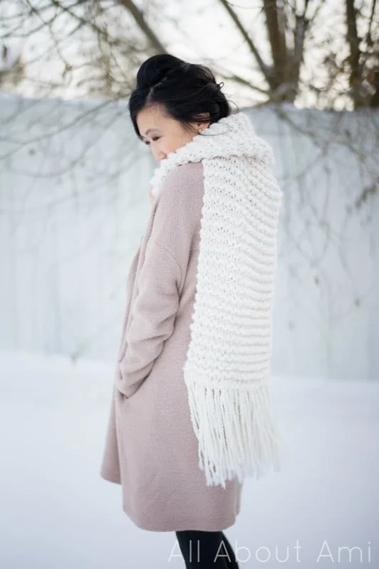 Faux fur scarf with a fluffy appearance for a trendy touchKnit Kit - Simple Garter Stitch Scarf Faux fur scarf with a fluffy appearance for a trendy touchKnit Kit - Simple Garter Stitch Scarf