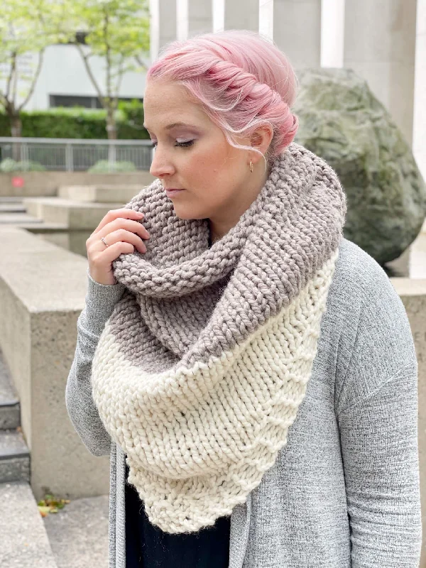 Cotton scarf with a vibrant floral print for spring and summerKnit Kit - Snow Cap Triangle Scarf Cotton scarf with a vibrant floral print for spring and summerKnit Kit - Snow Cap Triangle Scarf
