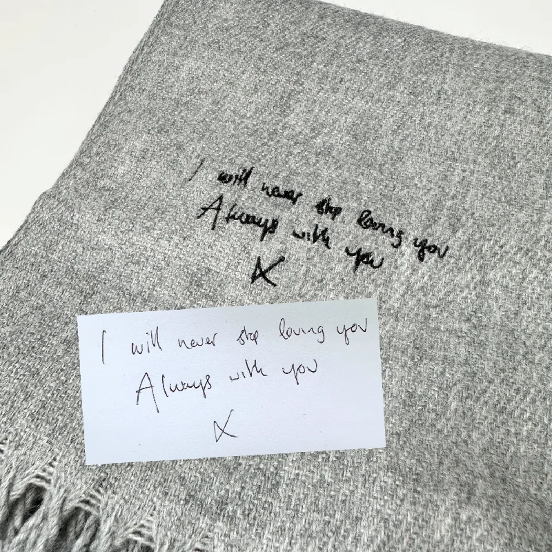 Cashmere scarf with a soft and luxurious texture for special occasionsMessage Scarf