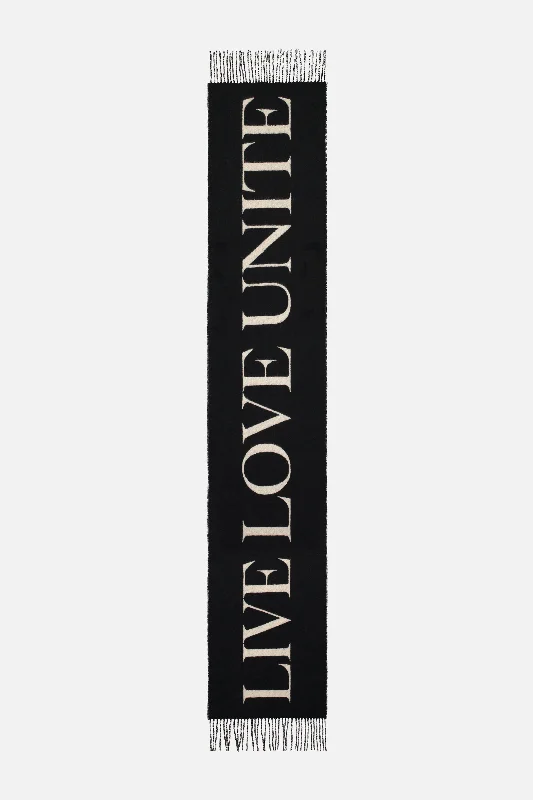 Long, extra - wide scarf for a dramatic and fashionable drapeSLOGAN SCARF