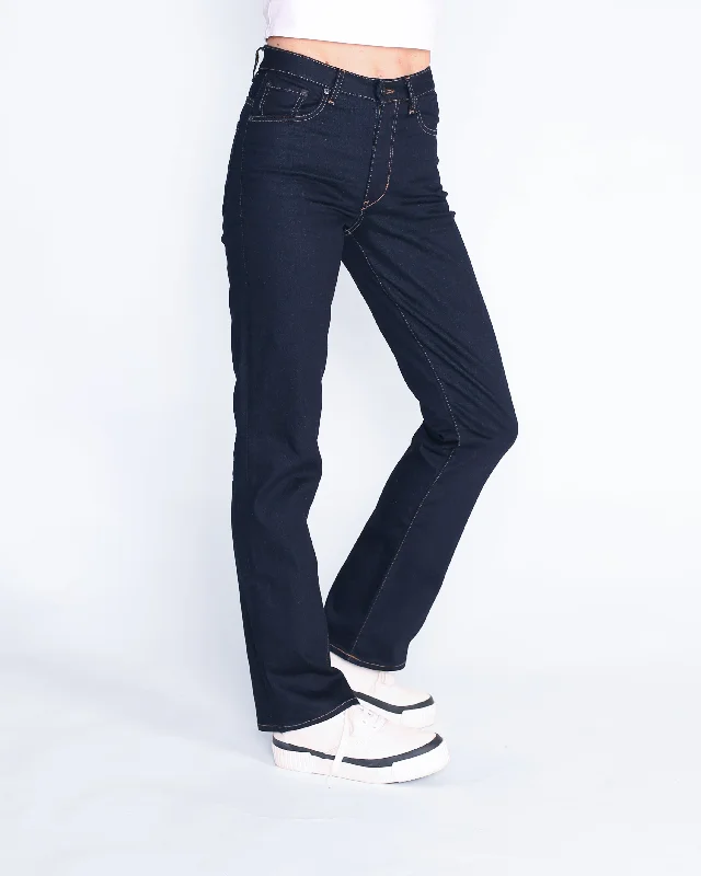 Men's Colored Jeans in Burgundy for a Bold and Fashion - Forward LookMadison | Dark Wash Men's Colored Jeans in Burgundy for a Bold and Fashion - Forward LookMadison | Dark Wash