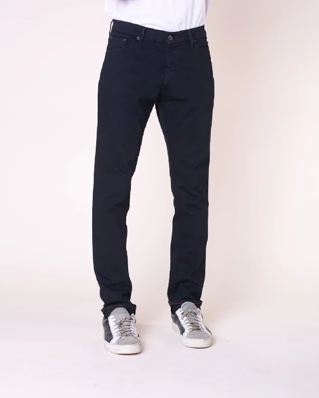 Men's Colored Jeans in Burgundy for a Bold and Fashion - Forward LookMartin Stretch | Black Men's Colored Jeans in Burgundy for a Bold and Fashion - Forward LookMartin Stretch | Black