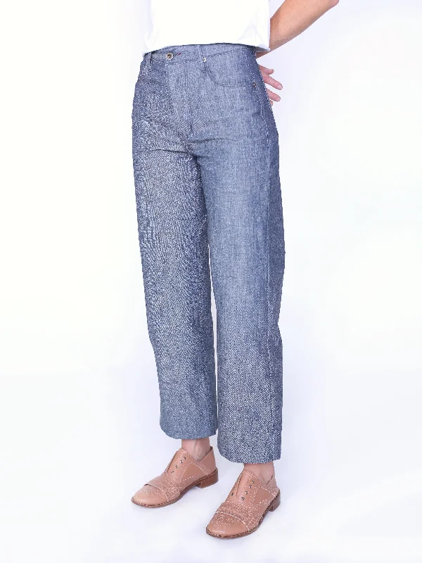 Plus Size Men's Relaxed Fit Jeans with a Tapered Leg for a Laid - Back VibeStokes | Autumn Chambray