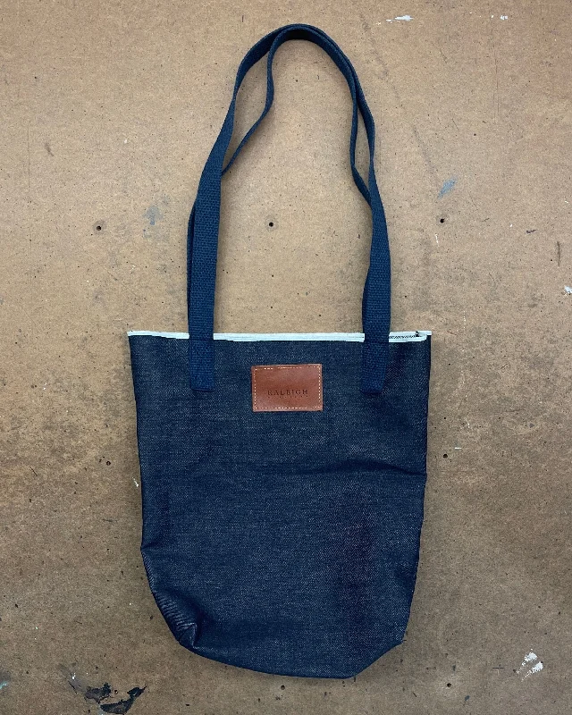 Men's Straight Leg Raw Denim Jeans for a Minimalist and Durable OptionTote | Selvage Raw