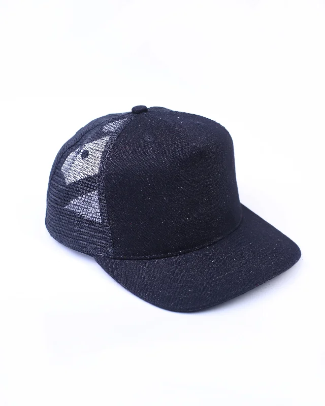 Men's Jeans with a Frayed Hem for a Casual and Effortless StyleTrucker Hat | Donegal Men's Jeans with a Frayed Hem for a Casual and Effortless StyleTrucker Hat | Donegal