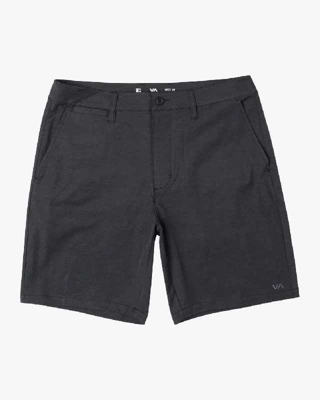 Men's camo print cargo shorts for outdoor adventures Back In 19" Hybrid Shorts - Black Men's camo print cargo shorts for outdoor adventures Back In 19" Hybrid Shorts - Black