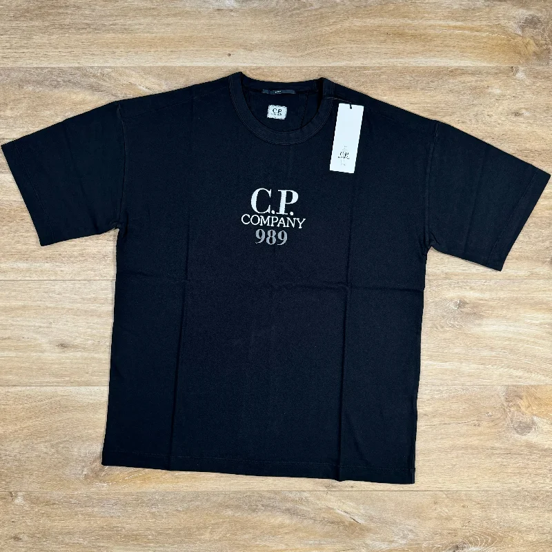 Men's v - neck muscle t - shirts for a body - building aestheticC.P Company Boxy Logo T-Shirt in Black Men's v - neck muscle t - shirts for a body - building aestheticC.P Company Boxy Logo T-Shirt in Black