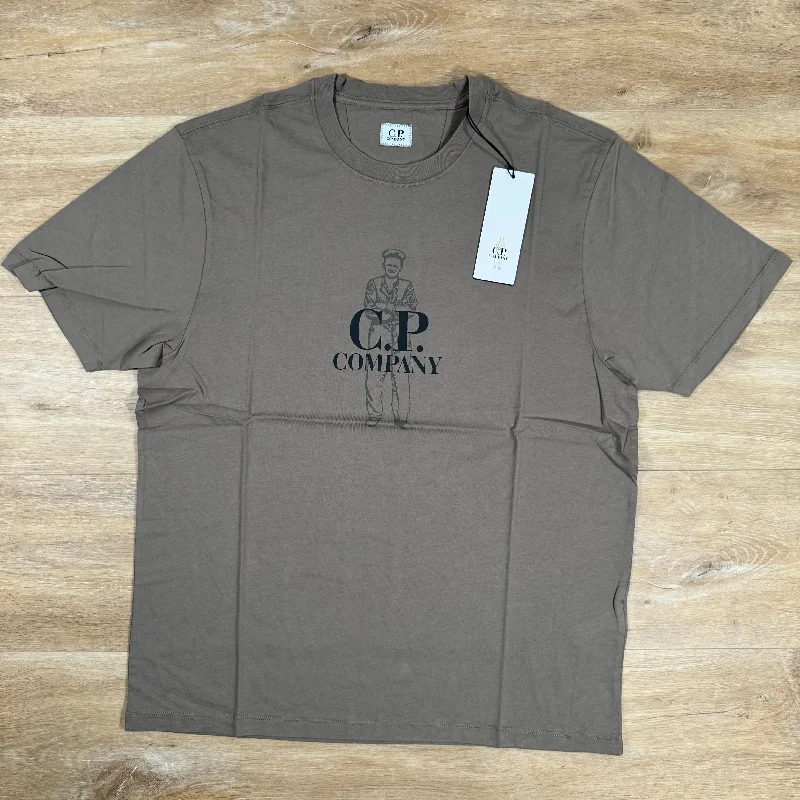 Men's plus - size pocket t - shirts with a classic lookC.P. Company British Sailor T-Shirt in Walnut Men's plus - size pocket t - shirts with a classic lookC.P. Company British Sailor T-Shirt in Walnut