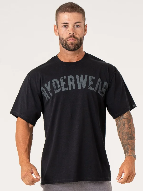 Men's distressed denim - look t - shirts with a rugged appealForce Oversized T-Shirt - Black Men's distressed denim - look t - shirts with a rugged appealForce Oversized T-Shirt - Black