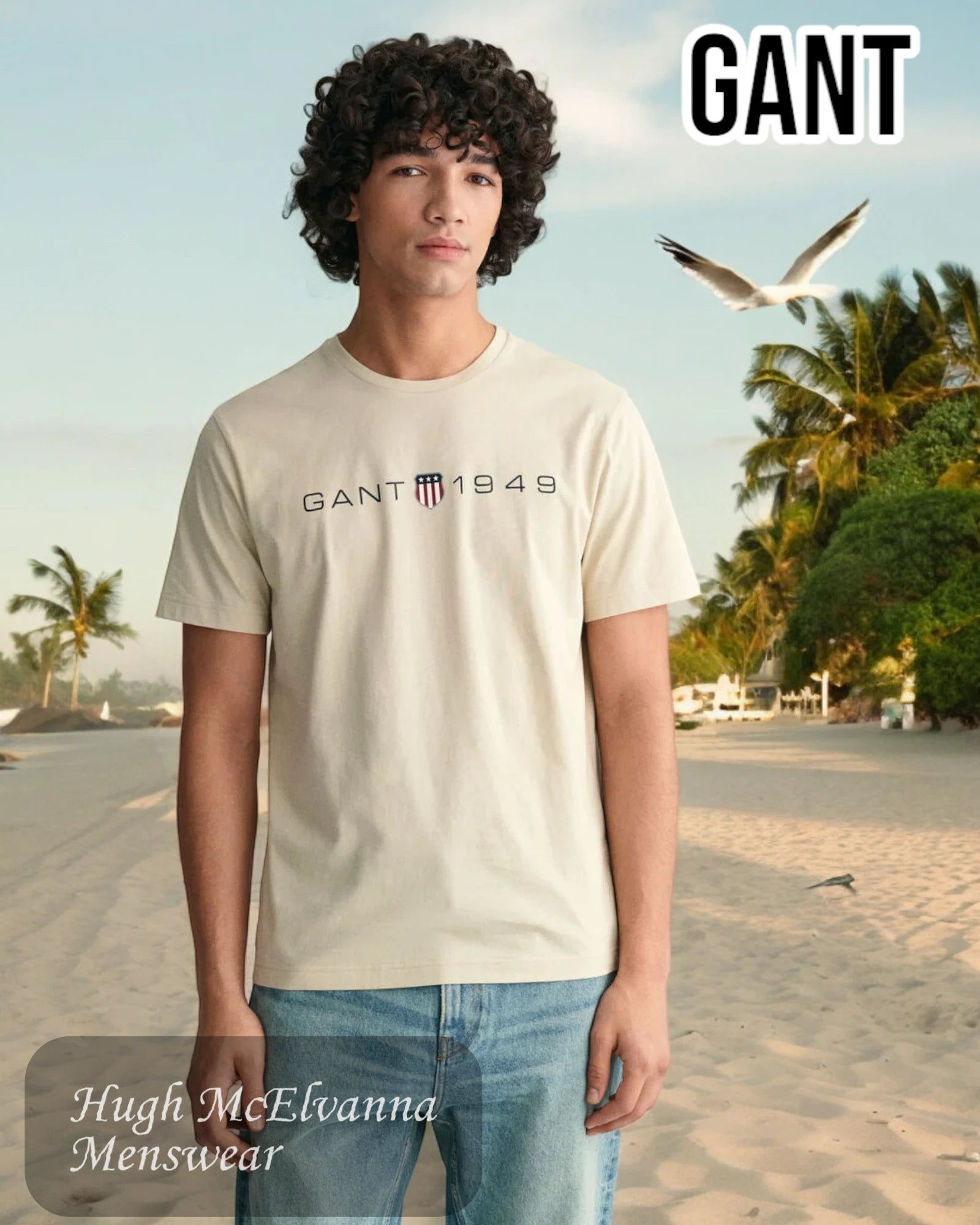 Men's polo t - shirts with a contrast collar for a preppy lookGANT 1949 Archive Shield Crew Neck T-Shirt Men's polo t - shirts with a contrast collar for a preppy lookGANT 1949 Archive Shield Crew Neck T-Shirt