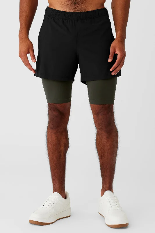 Men's pastel - colored cotton shorts for a spring - friendly outfit 5" Revival 2-in-1 Short - Black/Stealth Green Men's pastel - colored cotton shorts for a spring - friendly outfit 5" Revival 2-in-1 Short - Black/Stealth Green