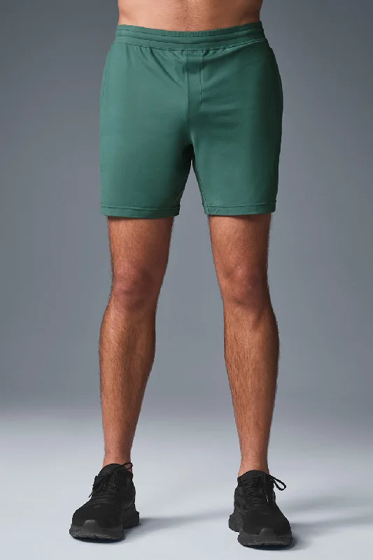Men's drawstring casual linen shorts for a laid - back summer look 7" Conquer React Performance Short - Winter Ivy Men's drawstring casual linen shorts for a laid - back summer look 7" Conquer React Performance Short - Winter Ivy
