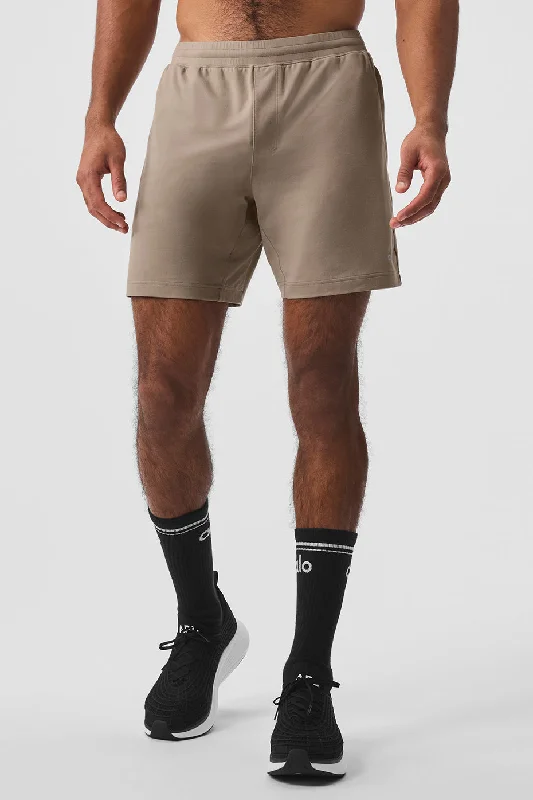 Men's neon - colored athletic shorts for high - visibility workouts   7" Conquer React Performance Short - Gravel