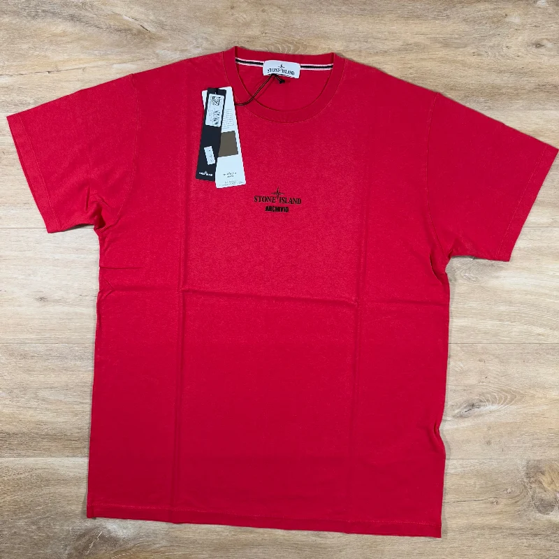 Men's printed Hawaiian t - shirts for tropical vacationsStone Island Archivio Print T-Shirt in Red Men's printed Hawaiian t - shirts for tropical vacationsStone Island Archivio Print T-Shirt in Red