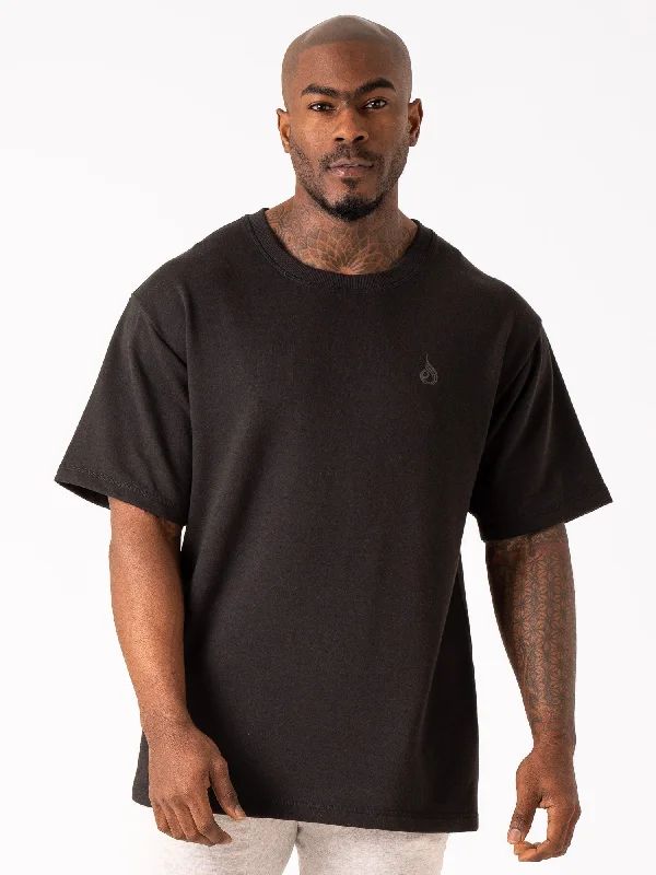 Men's tie - dye t - shirts with a bohemian styleThrowback Fleece Oversized T-Shirt - Black Men's tie - dye t - shirts with a bohemian styleThrowback Fleece Oversized T-Shirt - Black