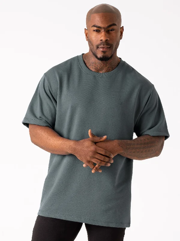 Men's v - neck muscle t - shirts for a body - building aestheticThrowback Fleece Oversized T-Shirt - Petrol Men's v - neck muscle t - shirts for a body - building aestheticThrowback Fleece Oversized T-Shirt - Petrol